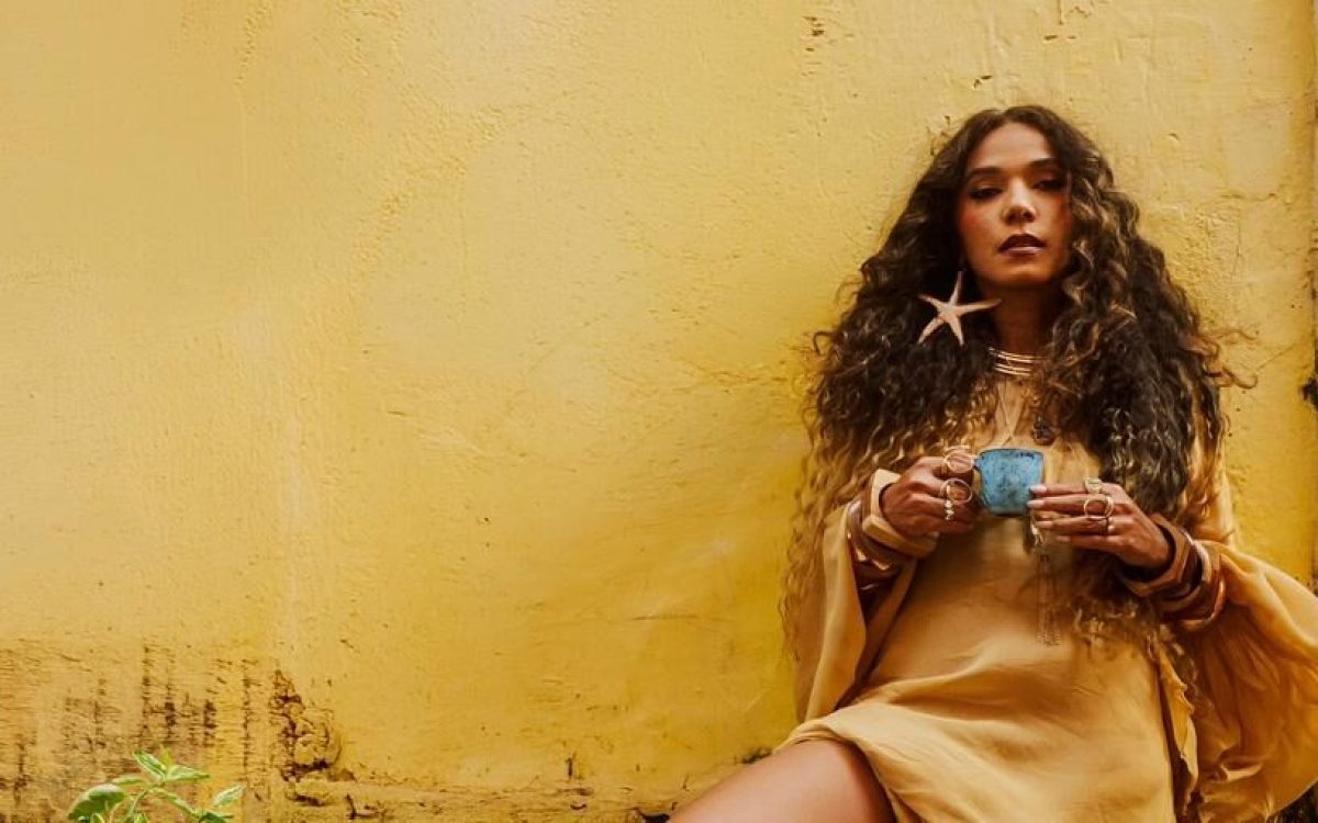 Regiane Araújo lança “Núcleo Terrestre” e abre projeto Equatoriana